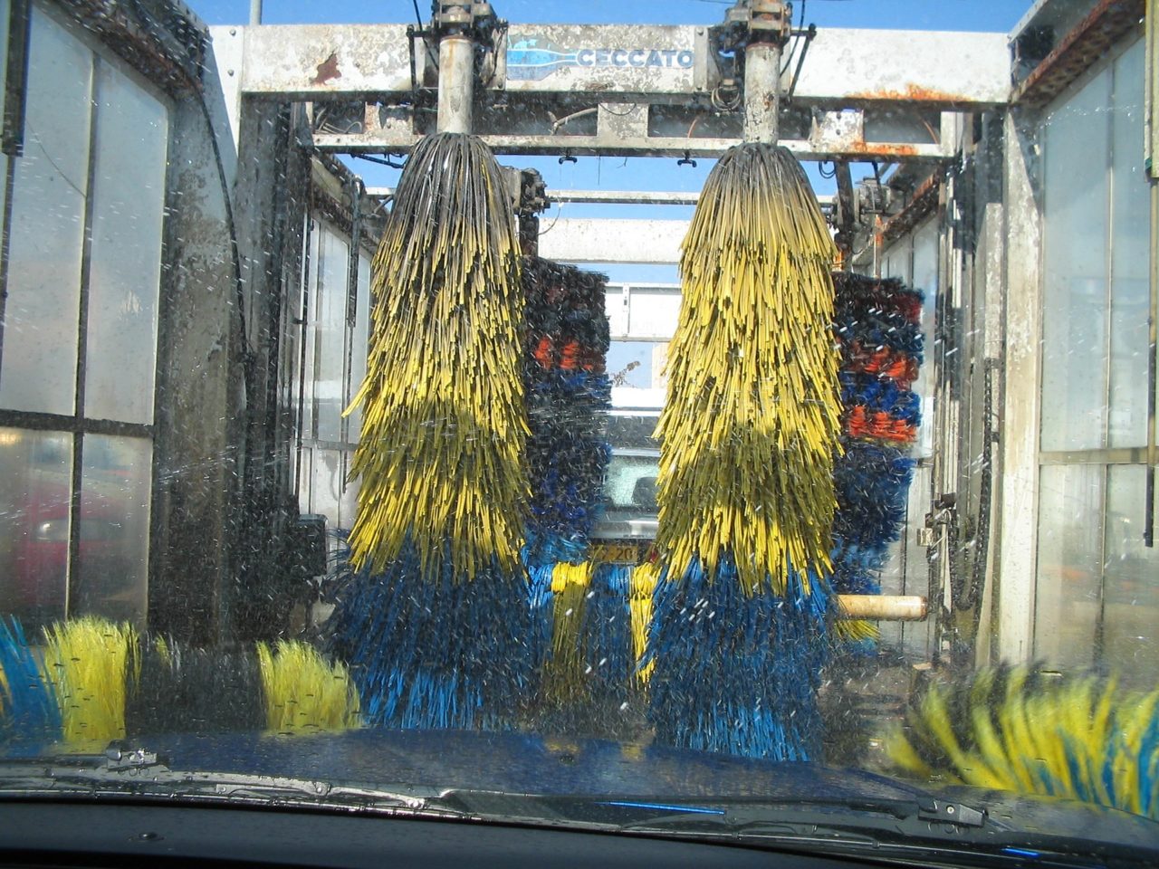 【新型ワゴンR】洗車の仕方は洗車機が正解?女性必見の楽々洗車とは?